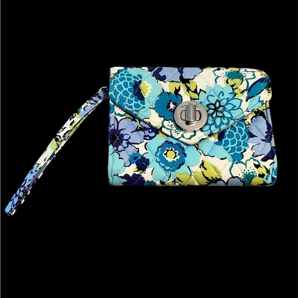 Vera Bradley Turn Lock Smartphone Wristlet Wallet Clutch - Blueberry Blooms